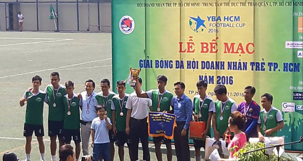 Trận chung kết giải bóng đá doanh nghiệp trẻ YBA 2016