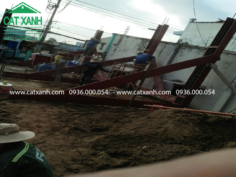 Thi công đổ bê tông tầng 1 nhà cô Bạc quận 9