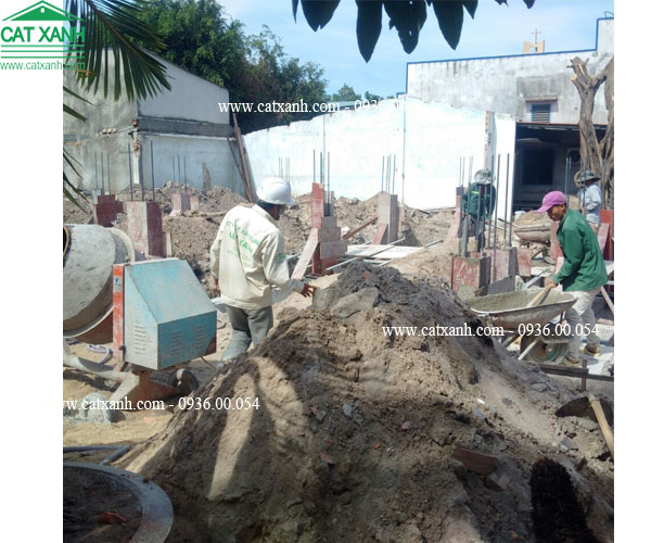 Thi công đổ bê tông phần móng công trình chú Thanh