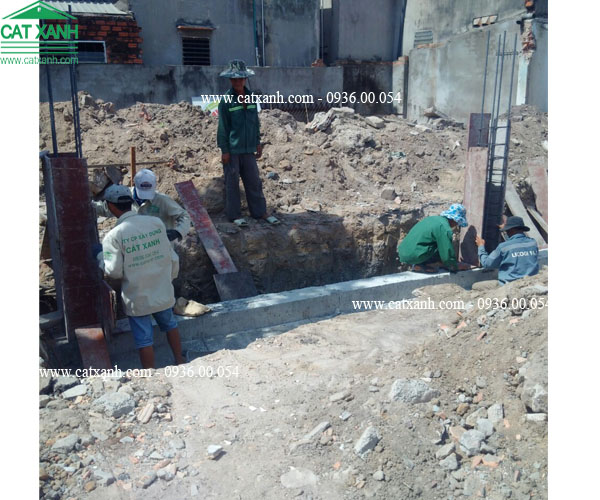Thi công đổ bê tông phần móng công trình chú Thanh